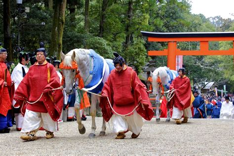 神明像|世界遗产春日大社：神使小鹿与三千盏灯笼，见证源自。